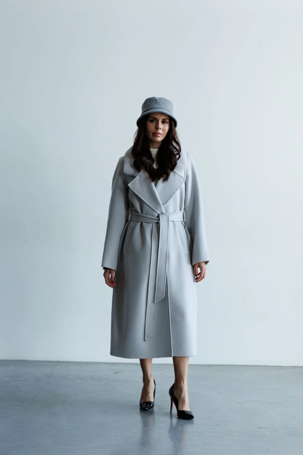 Women's long wool coat with cashmere and mink fur, fitted silhouette, classic style Bella Bicchi (18-3115952)