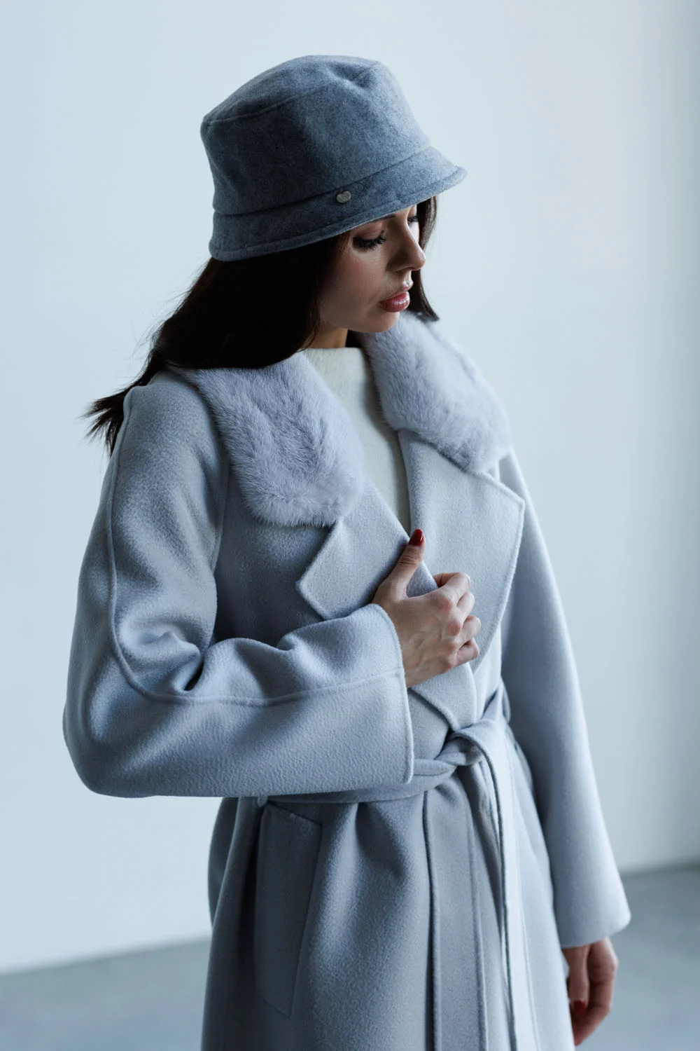 Women's long wool coat with cashmere and mink fur, fitted silhouette, classic style Bella Bicchi (18-3115952)
