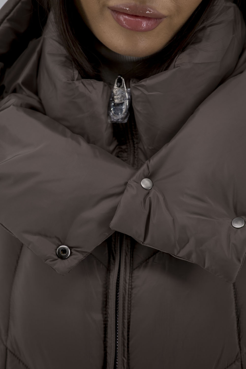 Geacă de damă de iarnă casual cu glugă și centură fără blană Snow Owl (cappuccino, L)