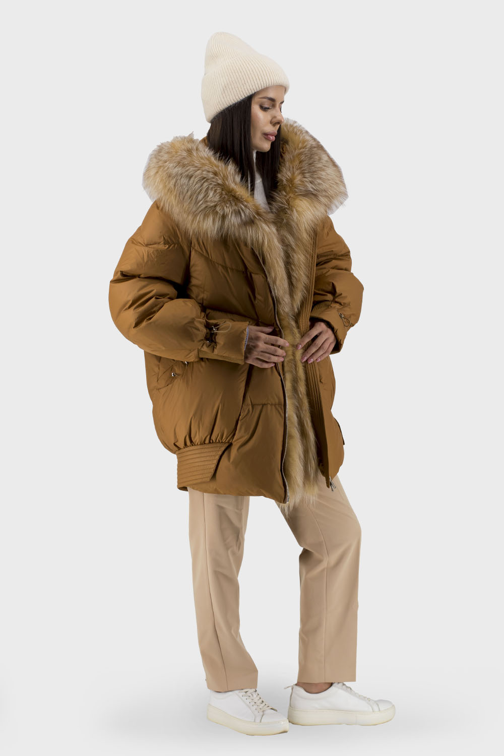 Geacă de iarnă pentru femei, tip puf oversized, cu blană de vulpe argintie, cu glugă Bella Bicchi. (coniac, 54)