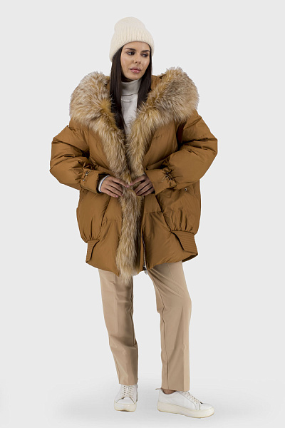 Geacă de iarnă pentru femei, tip puf oversized, cu blană de vulpe argintie, cu glugă Bella Bicchi. (coniac, 54)