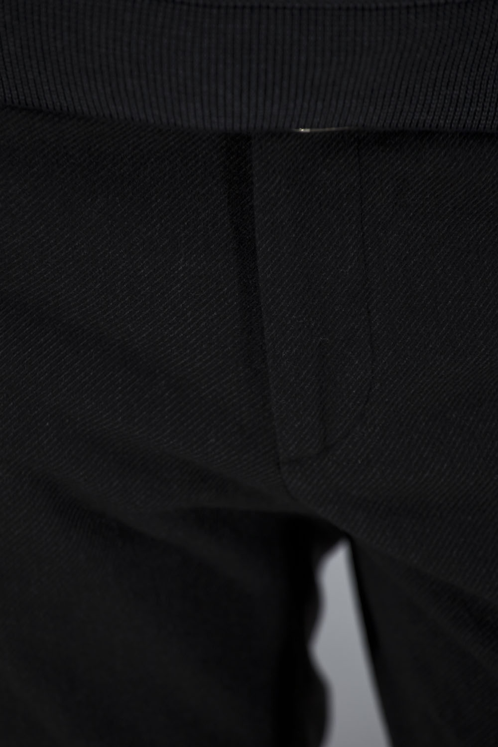 Pantaloni clasici bărbătești uni cu buzunare pentru sezonul toamnă-primăvară Avvenente (grafit, 50)